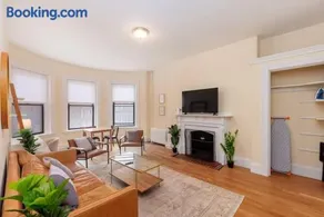 Charming Newbury Street Gem - Image 2