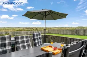 Lovely Holiday Home With Panoramic Views Of The North Sea - Image 3