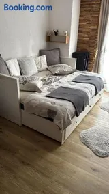 Charmant appartement avec balcon et parking privé - Image 2