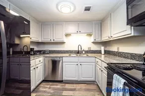 Little Jxn Condo 5 min from Highland Village - Image 2