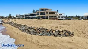 Serene Stay Breathtaking Beachfront with Spa - Image 3