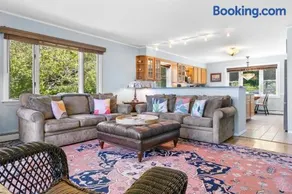 Charming home with stunning bay views, sunroom, gazebo, deck, & grill - Image 2