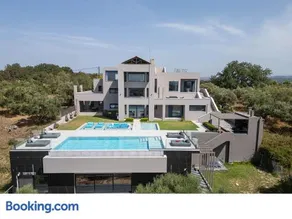 Reina del Cielo Luxury Villa - Image 1