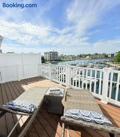 WYJEK Stays - Riverside Haven - Image 5