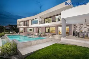 Villa Lumi - with private pool, sauna, outdoor jacuzzi, fitness room, table tennis - Image 1
