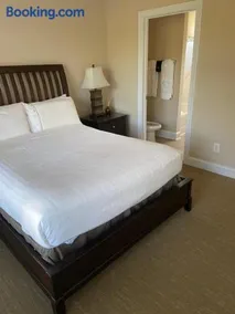 Cottages and Suites at River Landing - Image 4