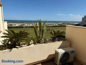Appartement avec terrasse en front de mer - Image 1