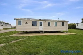 Lovely 8 Berth Caravan In Essex, At Steeple Bay Holiday Park Ref 36059A - Image 2