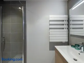 Appartement neuf à Megève, accès wellness et piscine - Image 2