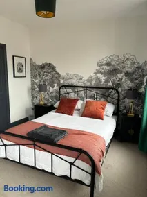 Basin Road 2 Bed House - Image 2