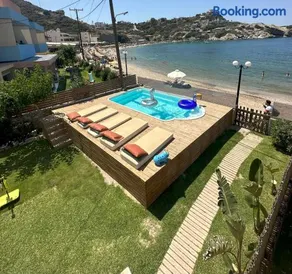 Beach front apartment with swimming pool - Image 1