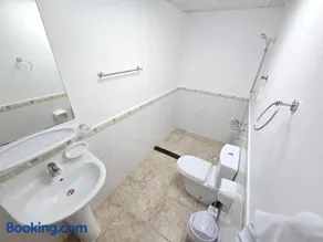 Luxury 1-Bedroom Suite Near All Amenities - Image 4