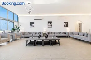 Best chalet 4 BHK for group gatherings with beach access and private pool - Image 4