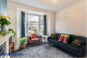 HG1- 4 bed house - Image 3