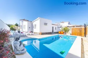Apart-rent Casa Alberes 0009 con piscina privada y parking - Image 1