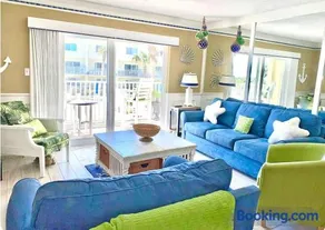 Beachfront Ocean-Views Condo, Balcony! Pool, BBQ - Image 2