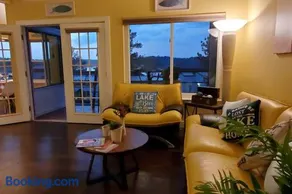 Tranquility 2 bedroom Villa by the lake with green backyard - Image 1