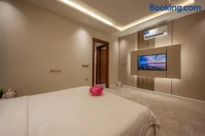شقة فاخرة بثلاث غرف نوم دخول ذكي وموقف خاص - Image 4