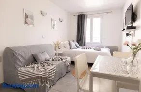 COSY FLAT - Image 1