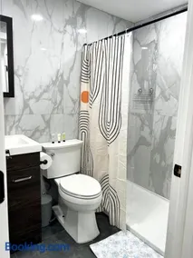 New 2BDR 2BATHS 1 Park Spot APT Super Close to NYC - Image 3