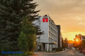 HOTEL DOUBLE RED CARS Museum - Image 3