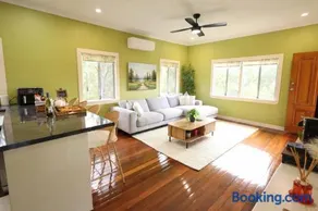 Scenic Rural Retreat, foothills of Mt Mee Qld AU - Image 3
