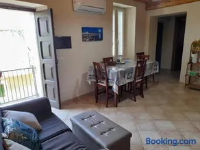 2 Bedroom, 1 Bath apartment near the sea - Image 1