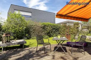 Apartamento con barbacoa, terraza y jardín | Vistas al jardín - Image 1