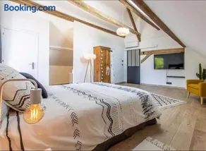 La Bergerie maison 2 chambres dans le village de Palleau, Les Blés Dorés maison 3 chambres et les Graines de Lin maison 3 chambres à Corgengoux avec piscine, verger, terrasses aménagées, parking voitures, terrain de pétanque, à vous de choisir votre gîte - Image 5