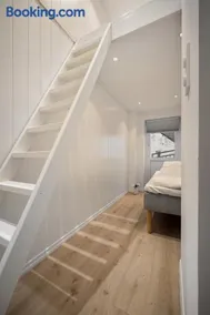 6-rooms apartment in city center w balcony - Image 2