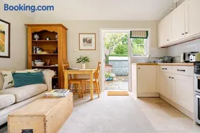 Cosy Country Cottage - Image 2