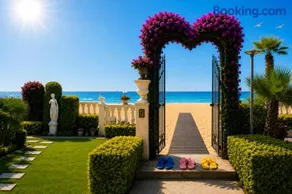 Boutique home the beach - Image 1