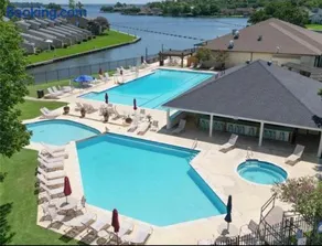 Conroe Lakefront Cottage - Image 2