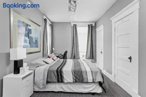 Elegant 1BR Workspace Near Parks and Summit Lake - Image 1