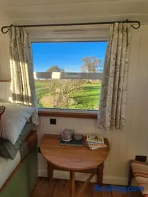The Leveret's Lookout - Vintage Original Shepherd's Hut - Image 4