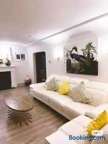 Elmshade Villa in Vancouver South - Image 3