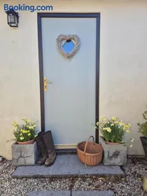 Lovely Little Garden Cottage, Tamar Valley, Cornwall - Image 4