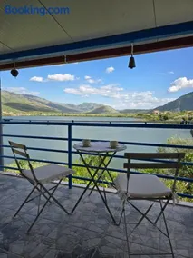 Lake View Loft 5 - Image 1