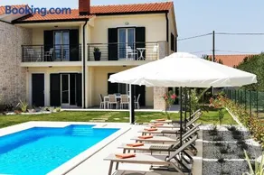 Villa Clara - Image 1