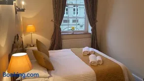 Crown Hotel - Image 2