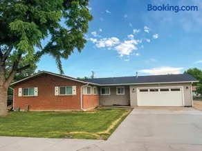 Great Family Friendly Home with Large Fenced Yard - Image 3