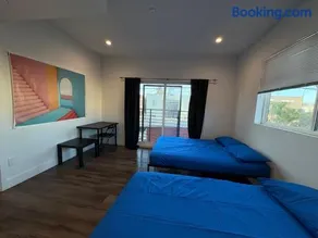 Blue Central Stay Near USC, BMO Stadium & Downtown LA - Image 4