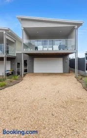Modern Beachhouse, sea views - Image 1