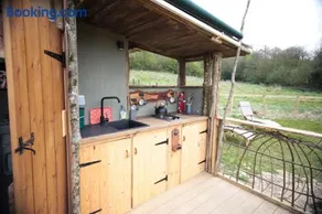 Black Pig Retreats Luxury Glamping - Image 3