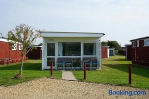 Sea Lavender Holiday Chalet, close to sandy beach - Image 3