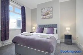 Spacious Retreat with Backyard Bliss, Sleeps 7 - Image 3