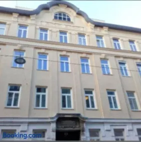 Central Garden Apartments - Image 2
