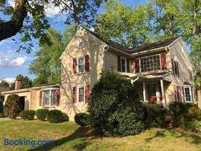 Peaceful 3BR Home Near SU, Sports Fields, Civic Center, Zoo & Ocean City - Image 1