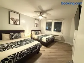 Hollywood Prime Location with Resort Style Pool, Free Parking and Close to Everything LA - Image 3