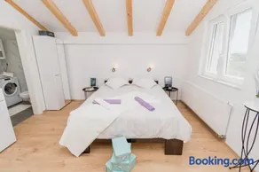 Studio Apartment Harmony NP Krka - Image 4